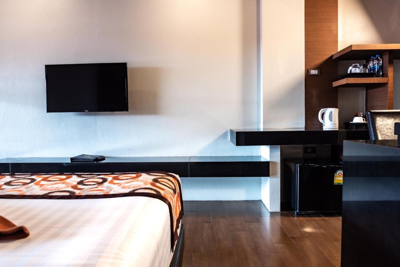 Deluxe King or Twin Room Pool Access